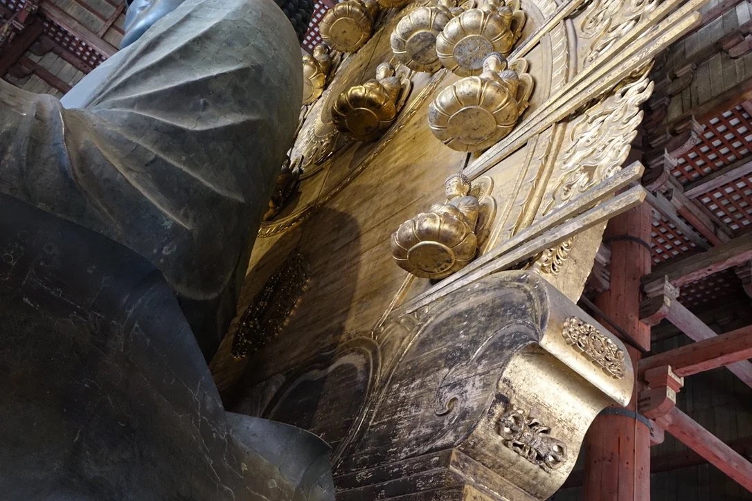 Gilded attendant figures on the Great Buddha’s halo.