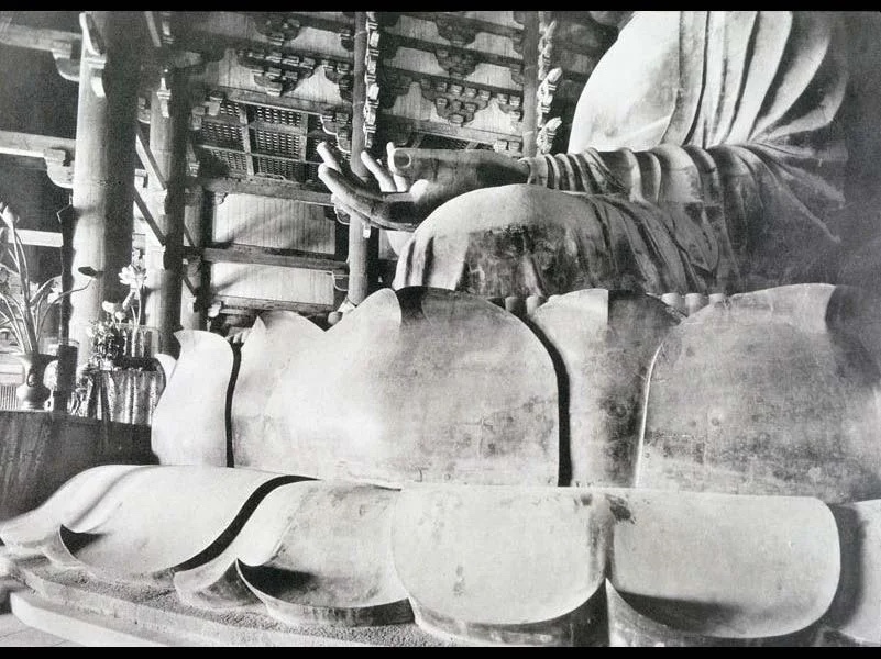 Slide: early photograph of the Great Buddha.