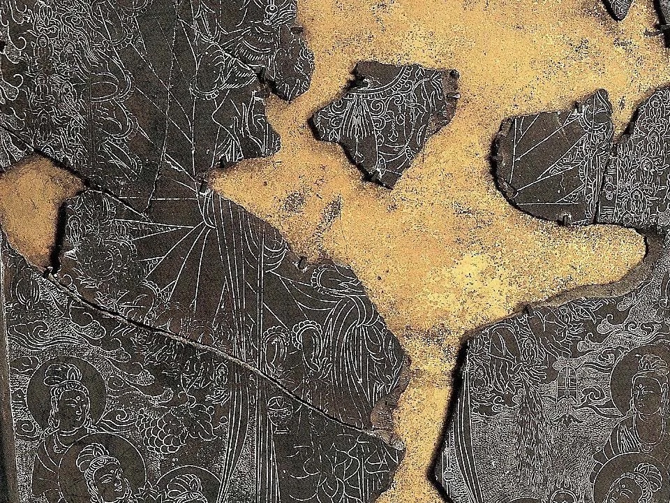 Slide: halo engraving close-up.