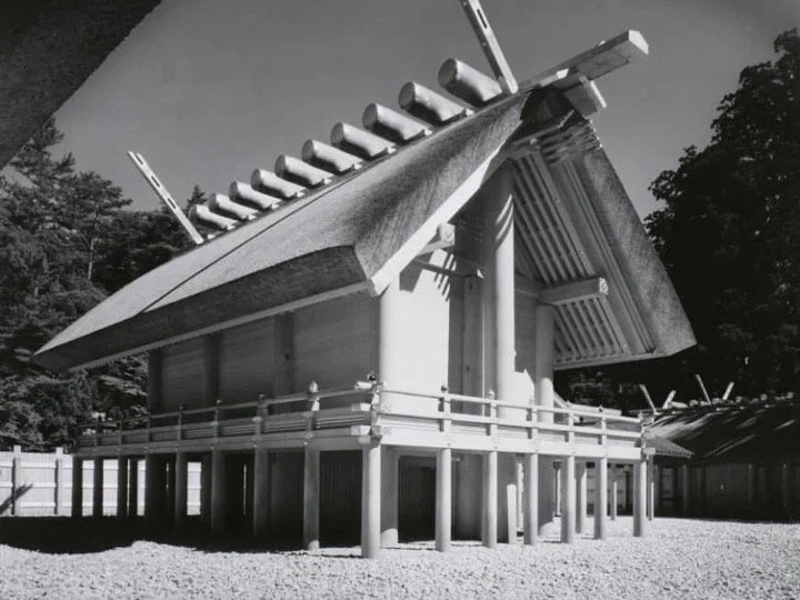 Slide: Ise Grand Shrine, photographed by Watanabe Yoshio.