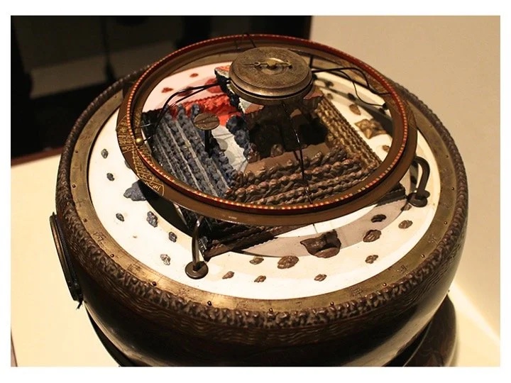 Slide: a Sumeru-form ritual vessel.